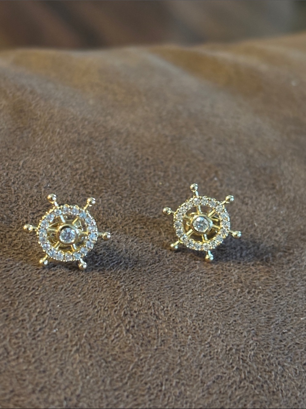 Pretty Bird Gold Wheel Stud Earrings with Clear Stones